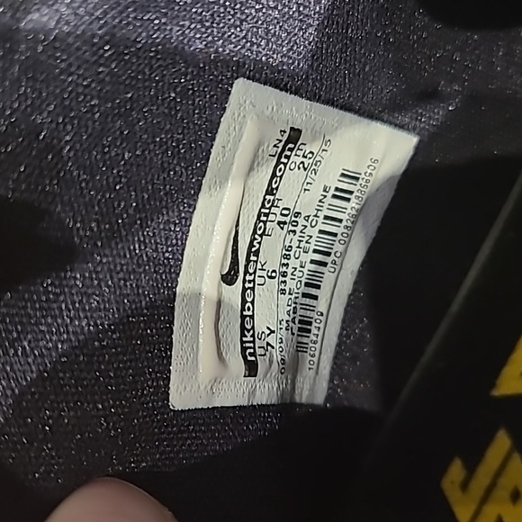 Nike LeBron James Basketball shoes - Picture 7 of 7